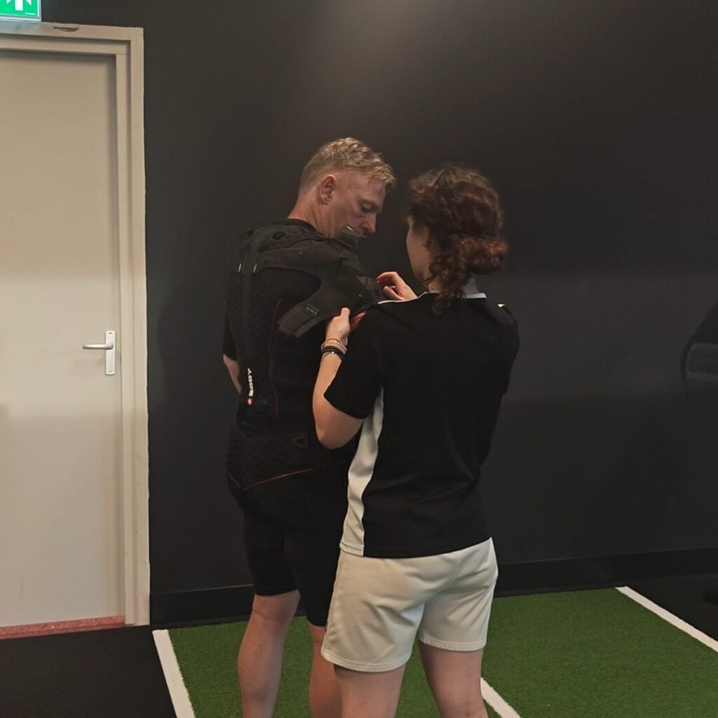 xBody 3.0 suit aantrekken